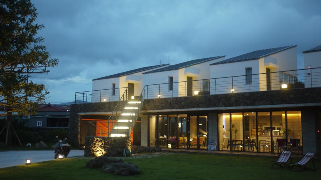Eridu Cafe N Beds Hotel Seogwipo Exterior foto